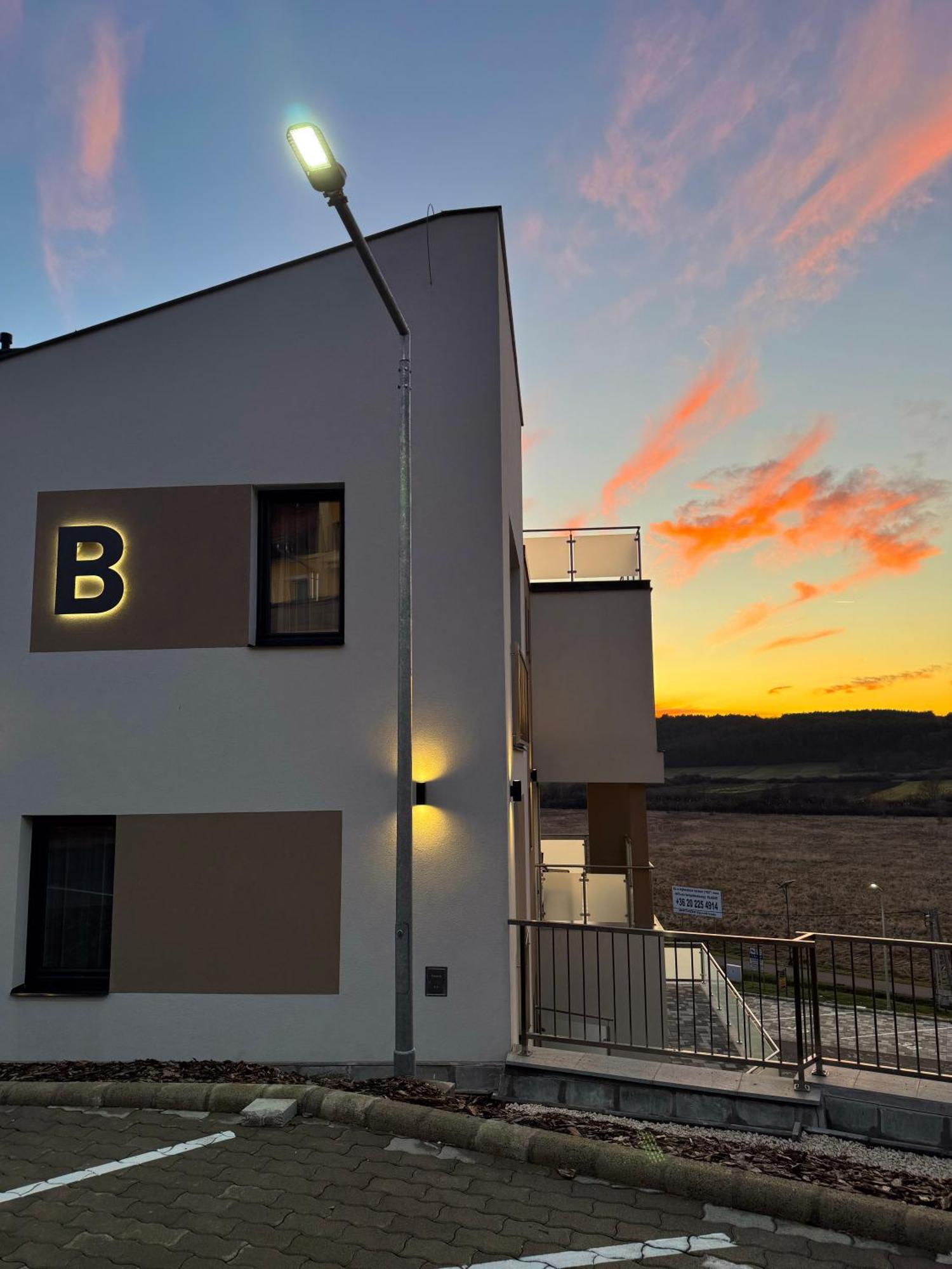 Salt Hill Premium Apartments Egerszalok Bagian luar foto