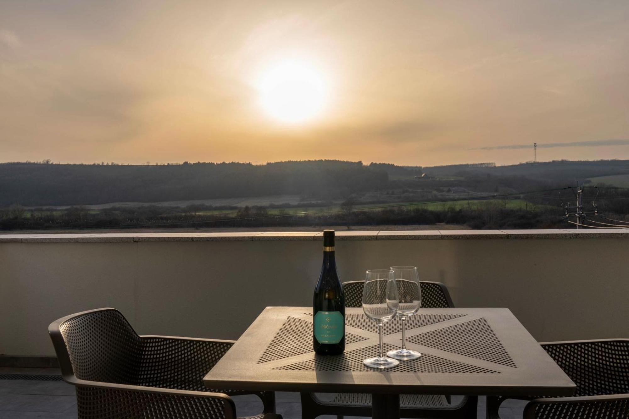 Salt Hill Premium Apartments Egerszalok Bagian luar foto